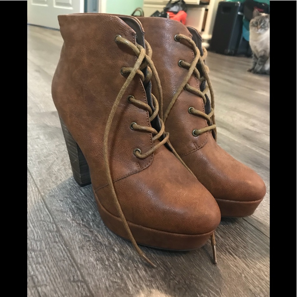 Lace up tan bootie